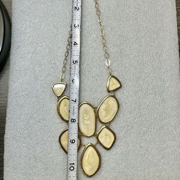 Stella & Dot Fiona Bib Necklace Gold & Ivory 16" + 2" Extender EUC - Picture 11 of 12